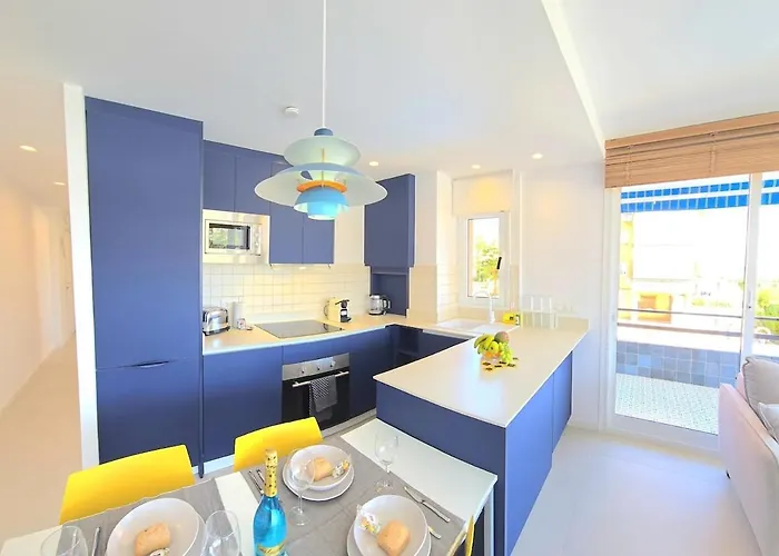 Apartment Sunshine Blue Skies And Seaview 2 Bedroom Seasonal Pool Free Wifi And Dedicated Workspace By Namaste Elite