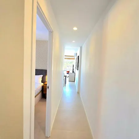 Sunshine Blue Skies And Seaview 2 Bedroom Seasonal Pool Free Wifi And Dedicated Workspace By Namaste Elite טורמולינוס