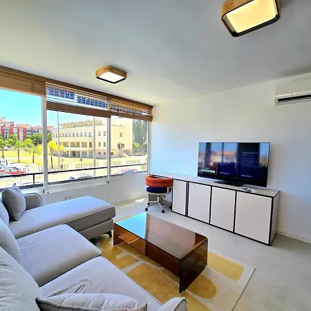 Sunshine Blue Skies And Seaview 2 Bedroom Seasonal Pool Free Wifi And Dedicated Workspace By Namaste Elite Lägenhet