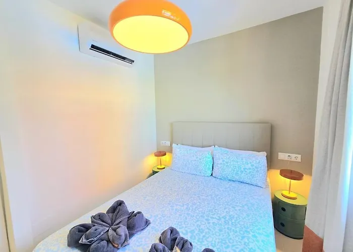 Апартаменты Sunshine Blue Skies And Seaview 2 Bedroom Seasonal Pool Free Wifi And Dedicated Workspace By Namaste Elite