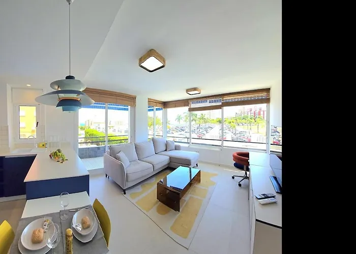 Sunshine Blue Skies And Seaview 2 Bedroom Seasonal Pool Free Wifi And Dedicated Workspace By Namaste Elite *