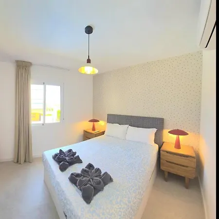 Daire Sunshine Blue Skies And Seaview 2 Bedroom Seasonal Pool Free Wifi And Dedicated Workspace By Namaste Elite *