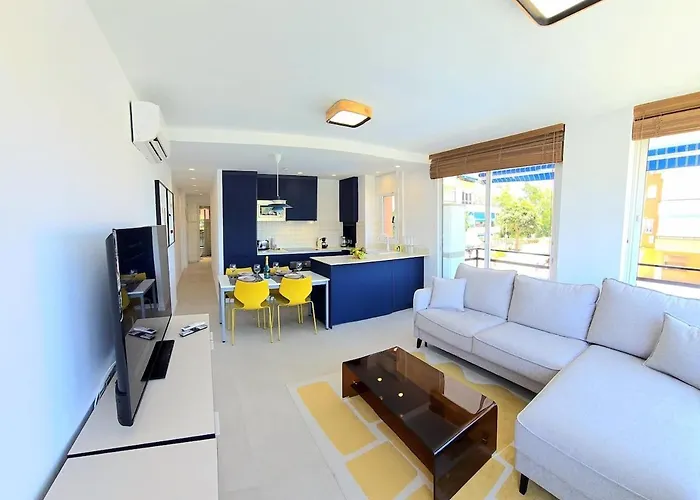 Appartement Sunshine Blue Skies And Seaview 2 Bedroom Seasonal Pool Free Wifi And Dedicated Workspace By Namaste Elite Torremolinos